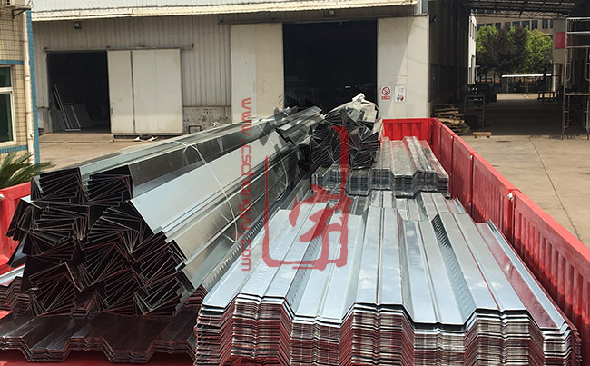 永州1025樓承板裝車發(fā)貨!