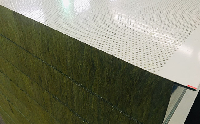 夾芯板廠家:穿孔吸音巖棉夾芯板!